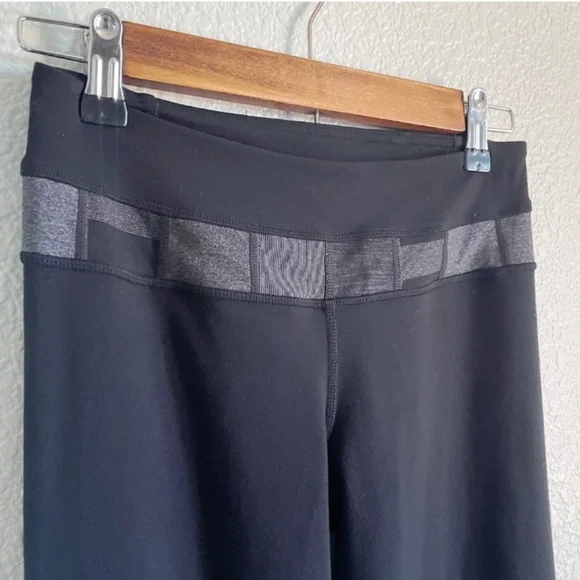 Lululemon Reversible Groove Cropped Leggings Athletic Workout Pants Size 4 Yoga - Picture 3 of 8